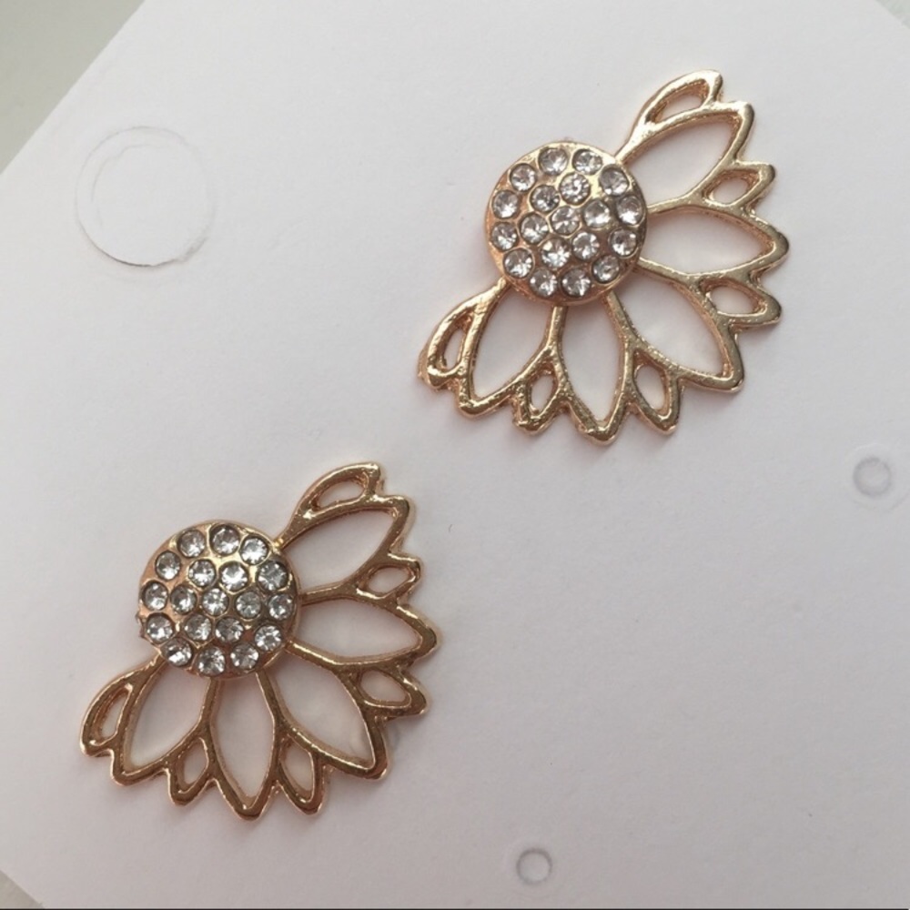 ⚜️𝟯𝟬%𝗢𝗙𝗙 𝗯𝘂𝗻𝗱𝗹𝗲𝘀 𝟯+⚜️ NEW Floral Rhinestone Jacket Earrings - Picture 8 of 12